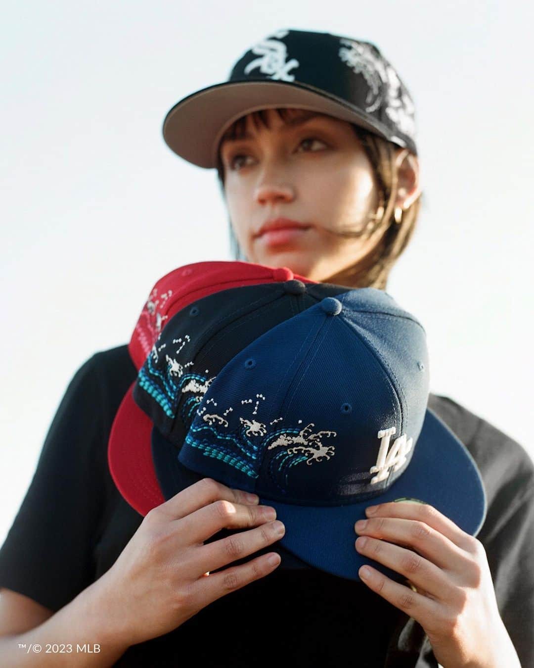 ニューエラ・キャップのインスタグラム：「Hang loose in MLB Tonal Wave. With surf-inspired designs, every day can be a beach day. Check it out now in 59FIFTYs and apparel.」