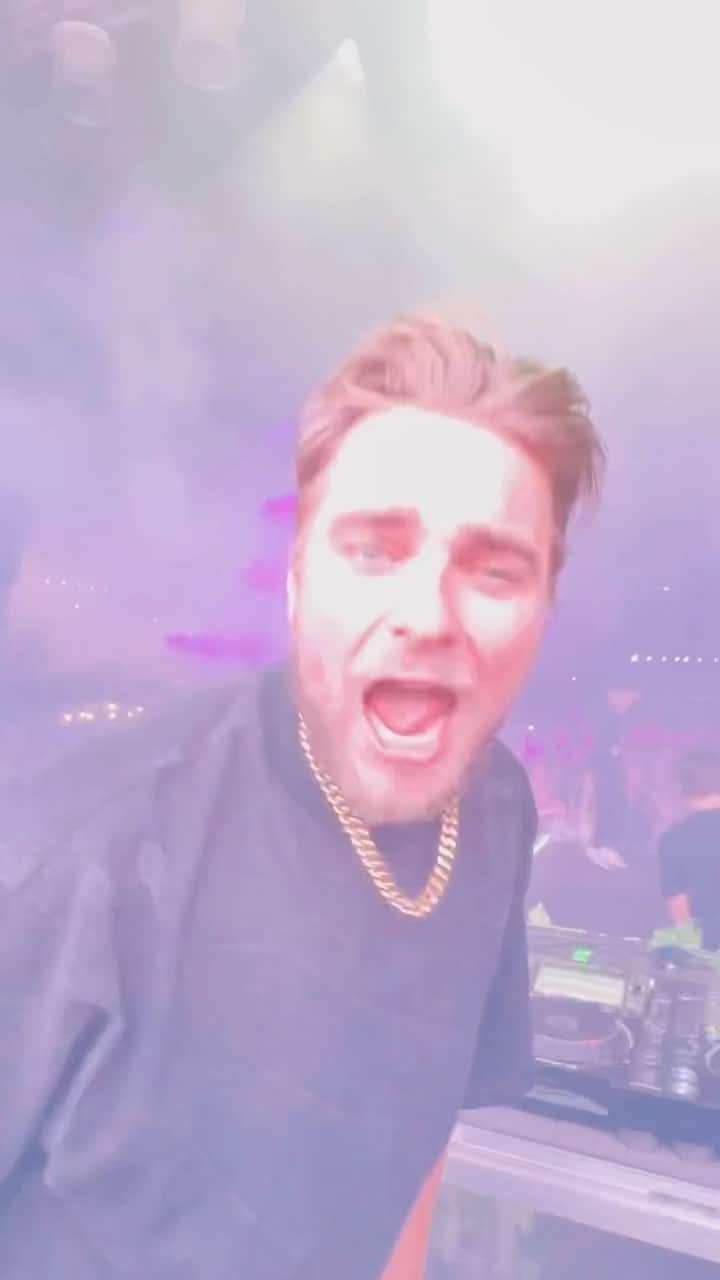 のインスタグラム：「Total MADNESS in ESTONIA last night!! @jaanituli 🔥🔥🔥」