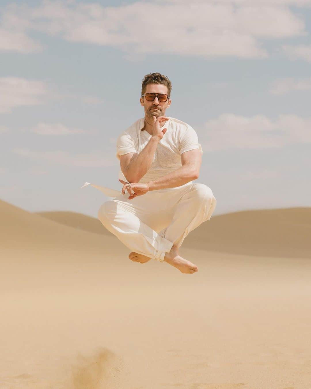 マシュー・モリソンのインスタグラム：「Just reminiscing about this Egypt trip I took last month. The connection to this ancient civilization AND to an incredible community of adventure seekers. I found deep meaning in ritual, community, and spirit. I was tested in many ways and pushed against my edges, but I feel like I’ve come back with great wisdom and curiosity. It’s amazing how much growth is possible if you continually open yourself up to it.  Ok, ✅ that one off the bucket list!  What’s next?! Thank you to @eliclarkdavis, @love.radha, and @t.patch for curating this once in a lifetime trip. And big shoutout to the artistry of @marcmpatrick and his photographic genius!」