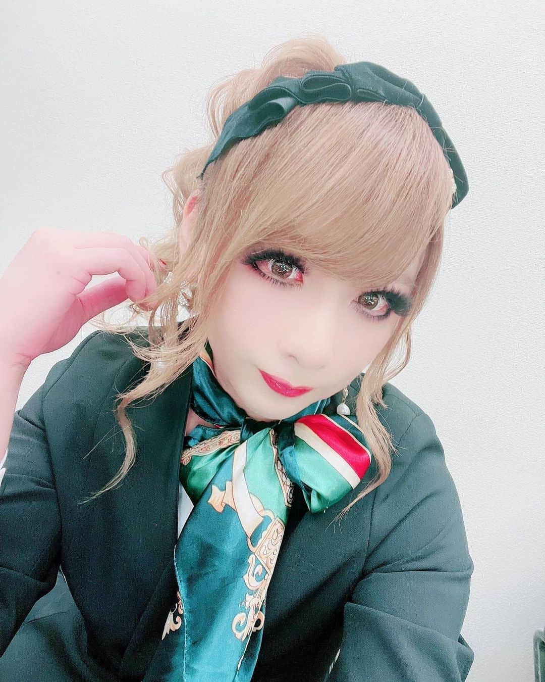 のインスタグラム：「FM NACK5 『BEAT SHUFFLE』御来場＆ご視聴ありがとうございました！ #HIZAKI #Versailles」