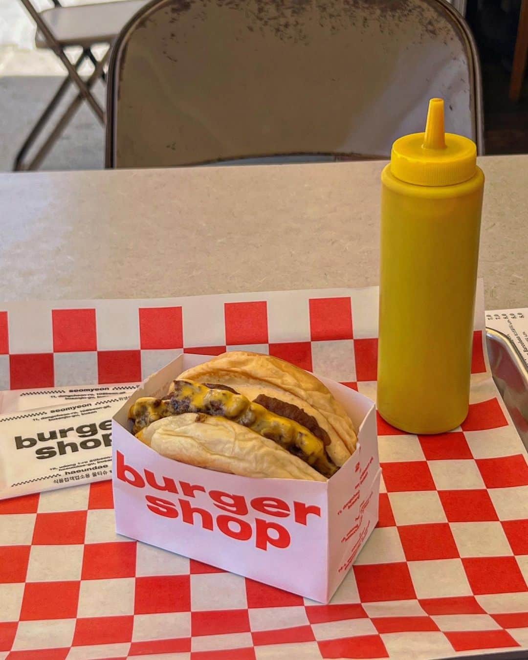 カン・ギョンミンさんのインスタグラム写真 - (カン・ギョンミンInstagram)「I can eat this burger all day 🍔 💗」6月23日 23時24分 - kkmmmkk