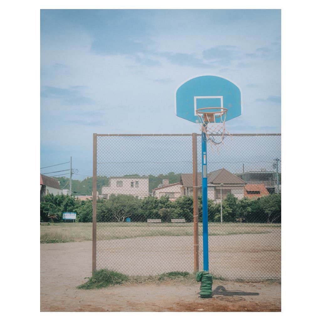 田村良太さんのインスタグラム写真 - (田村良太Instagram)「青っぽくてなんとなく平面に見えるシリーズ🤤  #sonyalpha  #sonycamera  #a7s3 #fx35  #fe24105g  #青い海」6月23日 23時27分 - billy.tamura