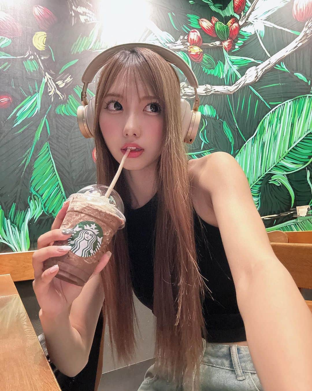 下北姫菜さんのインスタグラム写真 - (下北姫菜Instagram)「☕️💖 みんなのスタバのお気に入り知りたい🫶🏻💞  #starbucks #スタバ #スタバカスタム #スタバ好きな人と繋がりたい #ヘッドホン #ヘッドホン女子 #カフェ巡り #04」6月23日 23時29分 - hina_shimokita