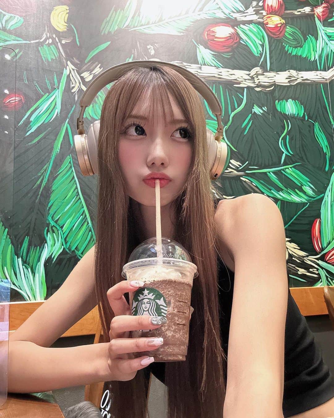 のインスタグラム：「☕️💖 みんなのスタバのお気に入り知りたい🫶🏻💞  #starbucks #スタバ #スタバカスタム #スタバ好きな人と繋がりたい #ヘッドホン #ヘッドホン女子 #カフェ巡り #04」