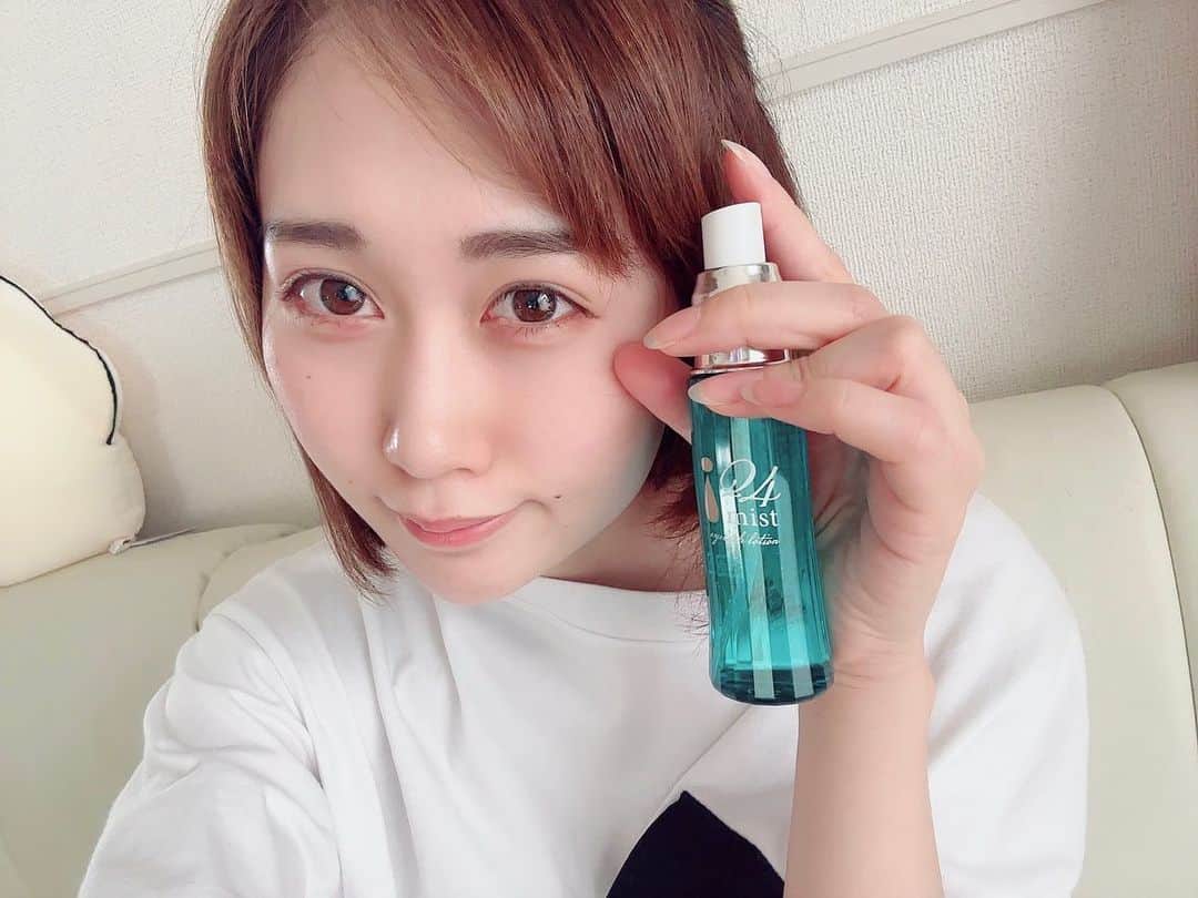 釘町みやびさんのインスタグラム写真 - (釘町みやびInstagram)「👀  初めてミストタイプのまつげ化粧水✨ めっちゃ使いやすい〜♡  水のチカラがまつ毛を変える！ 24アイミスト🫧 ͛.*  自分で使ってるまつげ美容液を使う前に シュッ！ってするだけなの✨ なんか、潤いが違う気がする…！🥹✨  パッケージも綺麗なスケルトンで可愛いし、 必需品になりそうです♡♡  ． ．  PR @24aquabeauty  #まつ毛化粧水  #まつ毛美容液  #24aquabeauty  #24アクアビューティー  #目元ケア  #24アイミスト  #まつ毛ケア  #24imist  #アイケア  #美意識  #大人女子  #eyes  #skincare  #beauty  #facecare」6月23日 23時30分 - miyajyaga382