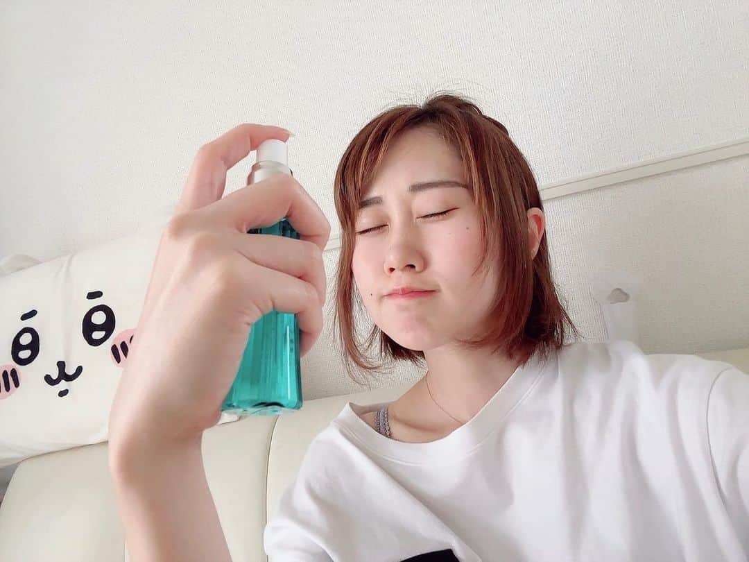 釘町みやびさんのインスタグラム写真 - (釘町みやびInstagram)「👀  初めてミストタイプのまつげ化粧水✨ めっちゃ使いやすい〜♡  水のチカラがまつ毛を変える！ 24アイミスト🫧 ͛.*  自分で使ってるまつげ美容液を使う前に シュッ！ってするだけなの✨ なんか、潤いが違う気がする…！🥹✨  パッケージも綺麗なスケルトンで可愛いし、 必需品になりそうです♡♡  ． ．  PR @24aquabeauty  #まつ毛化粧水  #まつ毛美容液  #24aquabeauty  #24アクアビューティー  #目元ケア  #24アイミスト  #まつ毛ケア  #24imist  #アイケア  #美意識  #大人女子  #eyes  #skincare  #beauty  #facecare」6月23日 23時30分 - miyajyaga382