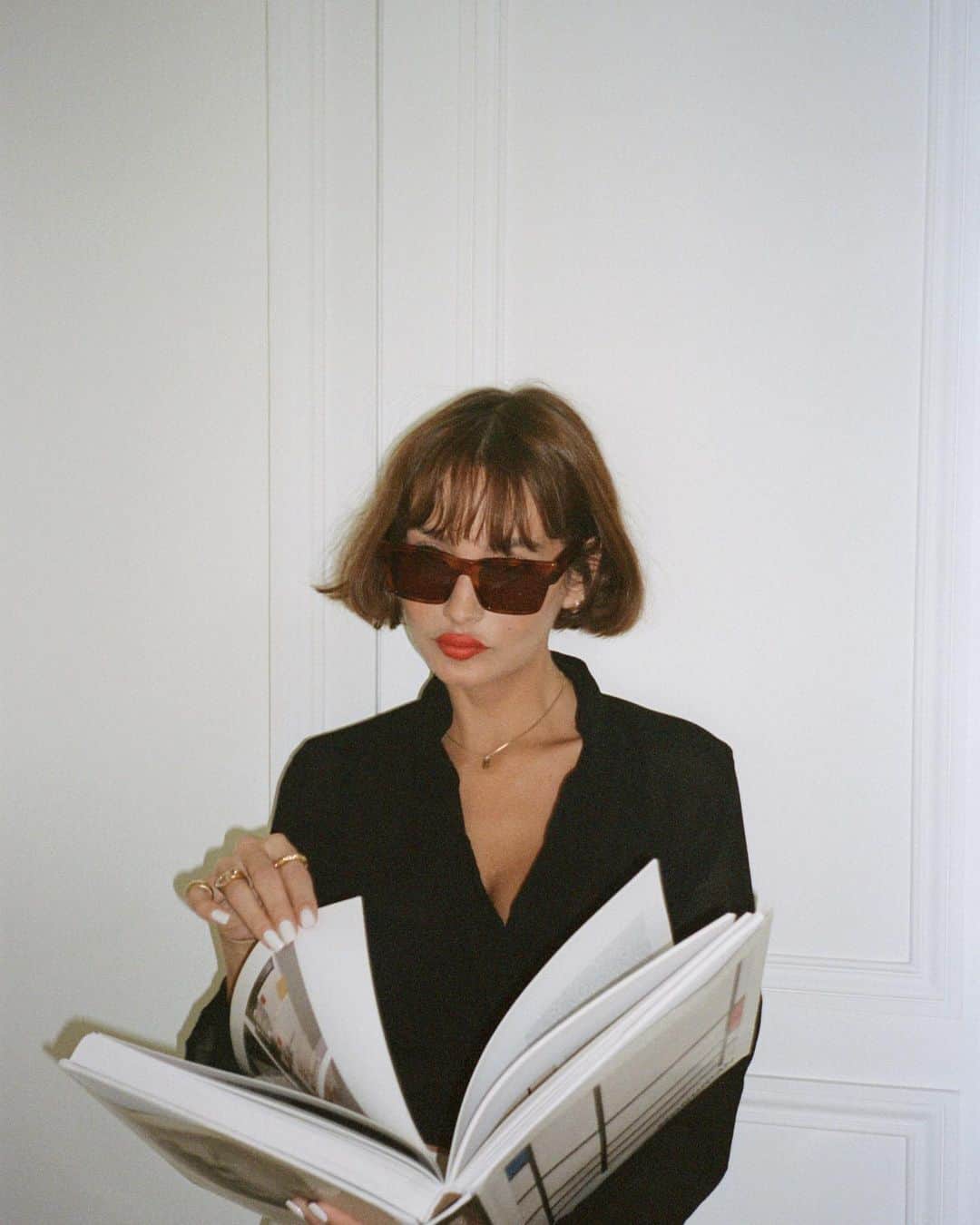 テイラー・ラシェのインスタグラム：「read it and weep  @lu.goldie」