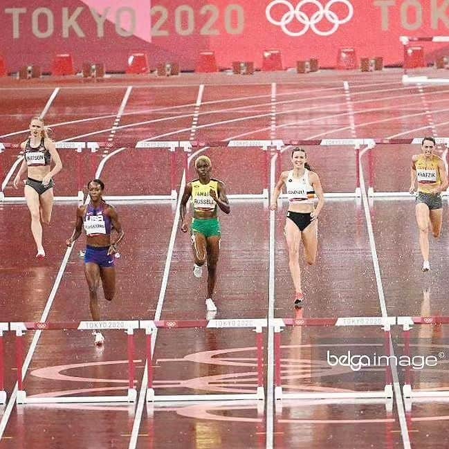 Paulien COUCKUYTのインスタグラム：「Happy Olympic day ❣️  》Today we celebrate sport, health and being together !   Sport has already brought me so much joy, unforgettable experiences and friendship!  It's definitely also a huge challenge,  but I'm so grateful for all the good moments! 🙏🏼 And it's not over yet, I'm going to fight for Paris '24 to be part of @teambelgium !   #olympicday #olympian #tokyo2020olympics #400mhurdles #4x400mrelay #belgiancheetahs #citiusaltiusfortius #weareteambelgium」