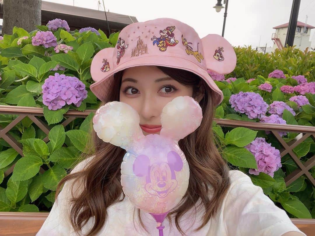 橘ゆりかさんのインスタグラム写真 - (橘ゆりかInstagram)「🩵💜💙💜 ⁡ ⁡ ディズニーシーの紫陽花きれいだったよ🪻 この時期毎年の楽しみ☺️☺️ ⁡ ⁡ ⁡ #tokyodisneysea #tds #mermaidlagoon #disneysea #hydrangeas #橘ゆりか #東京ディズニーシー #紫陽花 #ディズニー40周年 #バケハ #手持ちバルーン #ディズニーシー」6月23日 23時49分 - yuricalcal