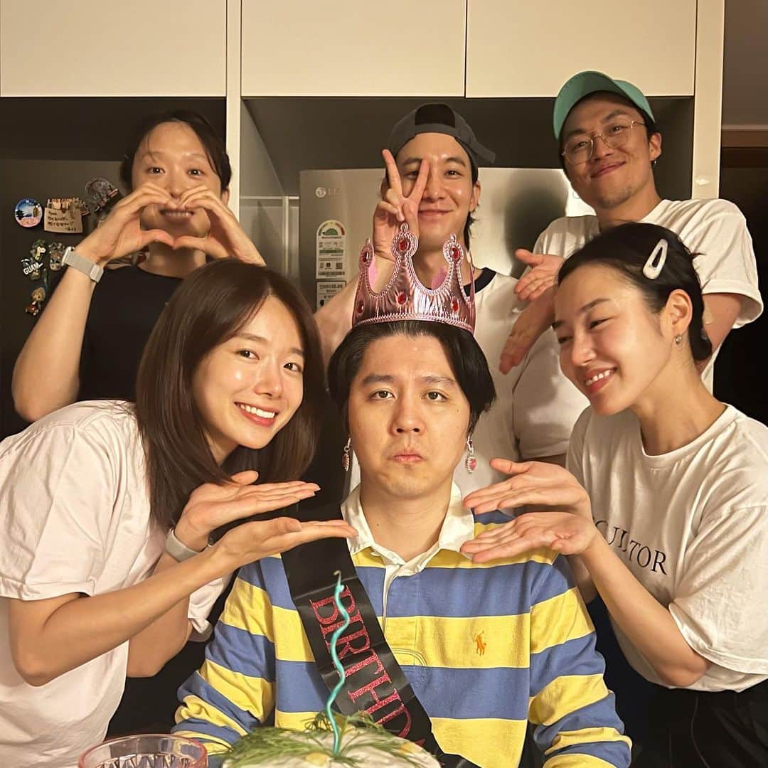 のインスタグラム：「정식이 생일 축하해 ✨🩵」