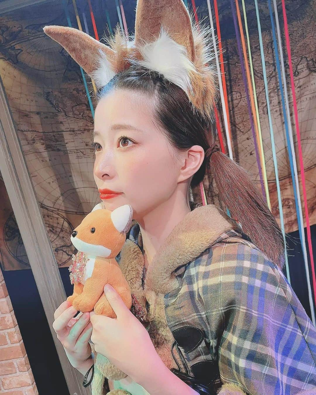 小菅怜衣さんのインスタグラム写真 - (小菅怜衣Instagram)「❤︎ 　 思い出〜〜〜🦊 　 5月末に上演した TTTファイナル〜Pinocchio〜 元ぬいぐるみ、きつねの幸子🦊 とても可愛らしい素敵な役でした⭐︎ 　 汚れているのは、 たくさん遊んでもらって、 大切にされていた証。 そのセリフが好きでした☺︎ 小菅自身もぬいぐるみが大好きなので、 刺さるお話でしたね〜( ˊᵕˋ ) 　 　 ぬいぐるみに似てきたと言われてました。 似てますかね( ˙꒳​˙ )⁇笑  　 #舞台 #舞台女優 #女優  #きつね #きつねダンス ←踊った #コスプレ #衣装 #お気に入り  #ぬいぐるみ #ぬいすたぐらむ  #japanesegirl #stage #actress #fox #cosplay」6月23日 23時50分 - kosuge_rei