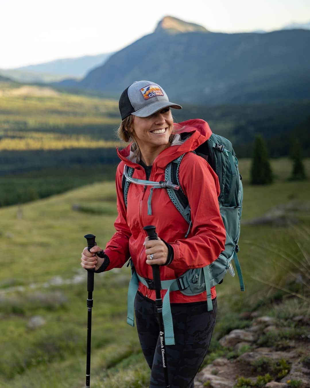 オスプレーのインスタグラム：「Are you geared up for summer fun? Check out Osprey's Summer Sale via the link in our Stories to get some goods for the rest of the season, with deals up to 50% off!   From hike, bike and run to family fun, don’t miss out—sale ends July 4th.   #OspreyPacks」