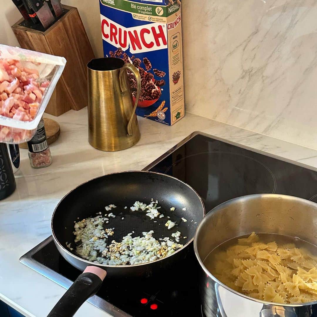 COCO さんのインスタグラム写真 - (COCO Instagram)「한국선 절대 안하는 요리..👩🏻‍🍳 🎀🍝 ribbon pasta?」6月23日 23時58分 - rilaccoco