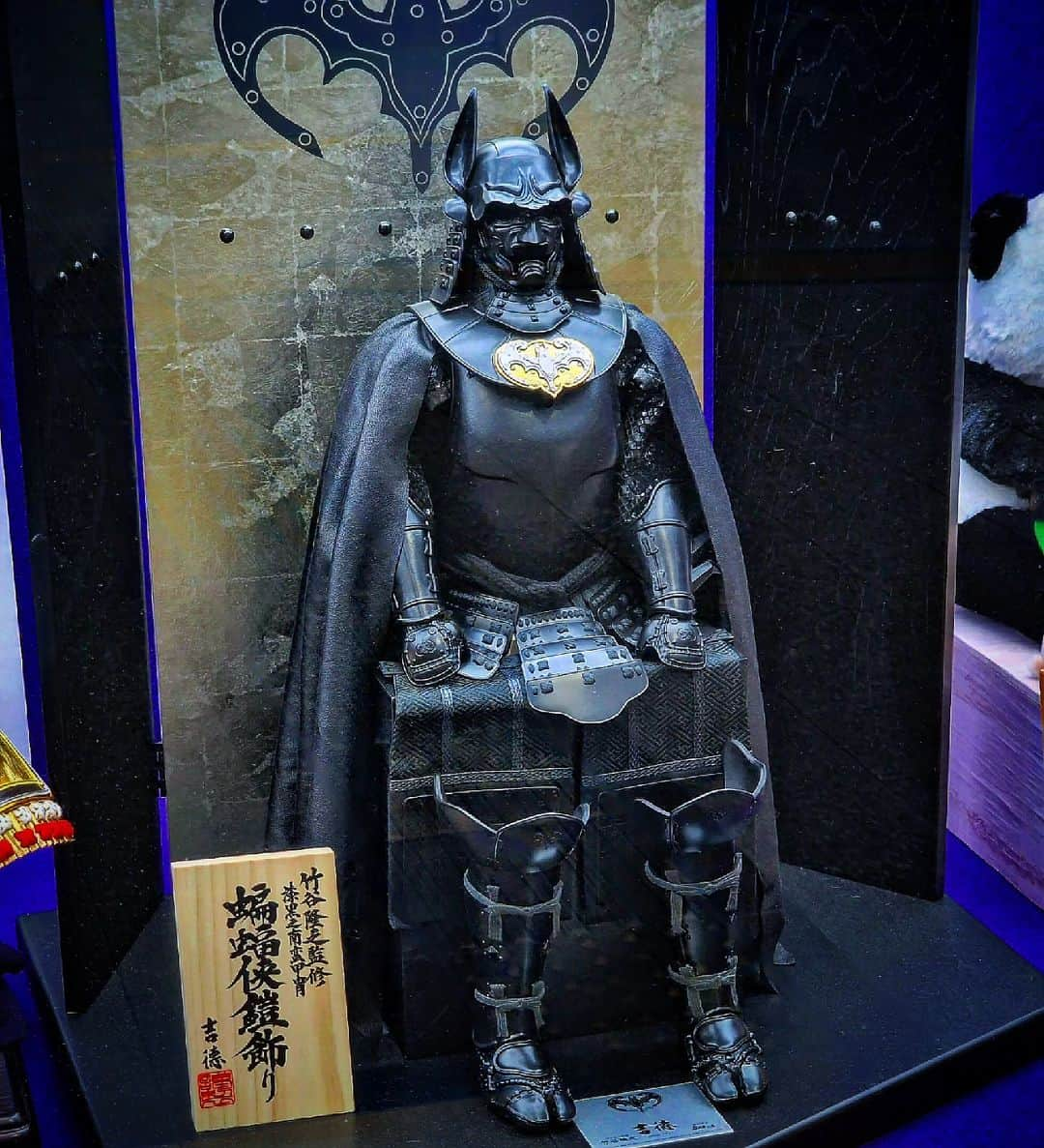 Ami Yamato（ヤマトアミ）のインスタグラム：「Samurai Batman from @yoshitoku_official By Takayuki Takeya. . #Batman #samurai #asakusabashi #Japan #Tokyo」