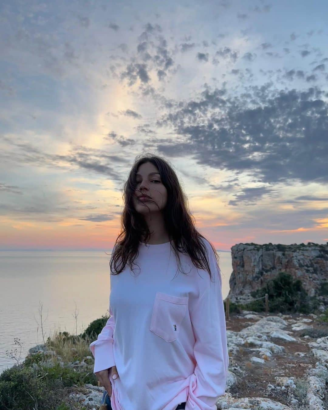 Úrsula Corberóさんのインスタグラム写真 - (Úrsula CorberóInstagram)「He vuelto a mi isla favorita con mi persona favorita 🦞 Feliç revetlla de Sant Joannnnnn btw ✨」6月24日 0時12分 - ursulolita