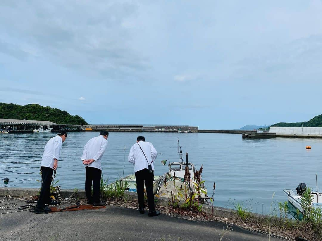 横浜ベイホテル東急［公式］のインスタグラム：「// 高知県宿毛からみなとみらいへ おいしいお魚が届きました！ 「スーツァンレストラン陳」にて お好みに合わせて調理いたします。 ご来店の際は、ぜひご賞味ください🐟 ※オプションメニューです。 なくなり次終了となります . #高知 #宿毛 #四国  #宿毛漁港 #魚  #中国料理 #スーツァンレストラン陳  #ホテルレストラン  #中華料理 #みなとみらいランチ  #魚好きな人と繋がりたい  #kochi #minatomirai  #chineserestaurant  #szechwanrestaurant陳  #横浜ベイホテル東急  #みなとみらい #横浜  #みなとみらい線フォト散歩  #にしまろ探検隊」