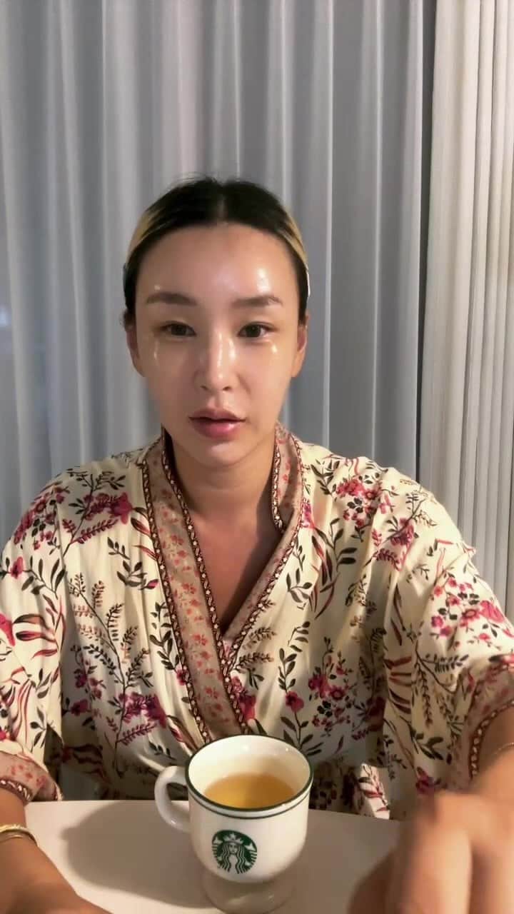 ペ・ユンジョンのインスタグラム：「내얼굴 광 어쩔겨.. 오늘도 재밌었어요😉」