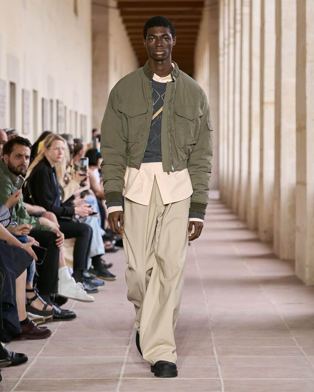 LVMHのインスタグラム：「Elegance as an expression of individuality. Sartorialism as a gesture of nonconformity. A free-spirited sophistication.   For the Spring/Summer 2024 Men’s collection, @givenchy examines the relationship between a new culture of masculine dressing and the codes of the classic gentleman’s wardrobe.   #LVMH #Givenchy」