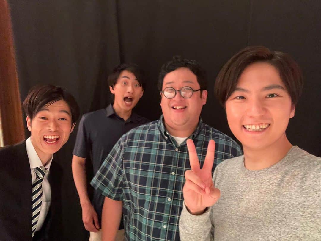 のインスタグラム：「ネタパレっぺー  本日、久しぶりのネタパレ出演でした！ ご覧いただきましたでしょうか！！  この日はいつもの仲間たちと収録一緒でした！ 嬉しい！一平、大はしゃぎ☺️☺️  大好き先輩、イヌコネクションさん！ よく会う嬉し同期、春とヒコーキ！ ワタナベ1年目、ダダダダン！  すげえ、1年目かあああーーフレッシュだし、僕たちもとっても年数経ったなあ！ 今年こそは活躍するぞう、頑張るんだ！！！  #ネタパレ #イヌコネクション #春とヒコーキ #ダダダダン」