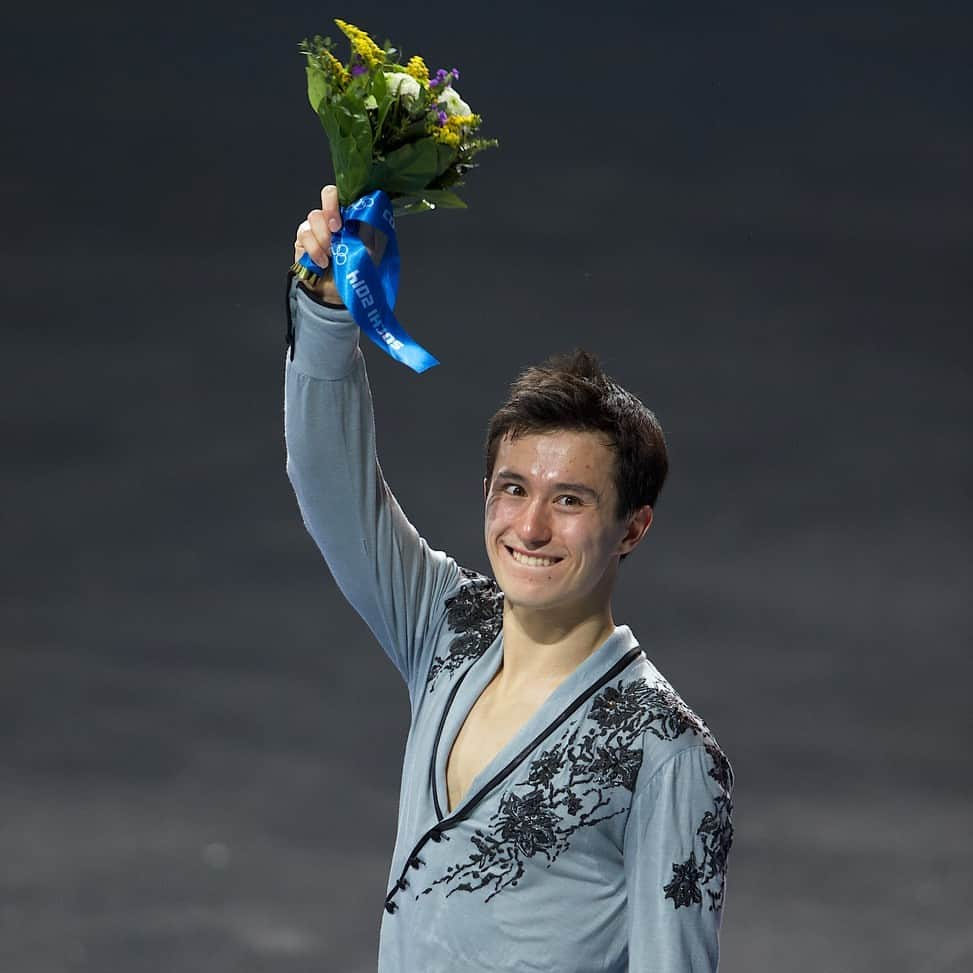 Skate Canadaさんのインスタグラム写真 - (Skate CanadaInstagram)「Happy #OlympicDay! Today we celebrate sport, health and this special event that brings so many people together ❤️  What is your number 1 memory from the Olympic Games? 👇 __________________  Bonne #journéeolympique! Aujourd'hui, nous célébrons le sport, la santé et cet événement spécial qui rassemble tant de gens ❤️  Quel est votre souvenir préféré des Jeux olympiques? 👇  📸 @gregkolz | Patrice Lapointe | Gerard Chataigneau  #skating #figureskating #iceskating #patinageartistique #olympics #letsmove」6月24日 0時32分 - skate_canada