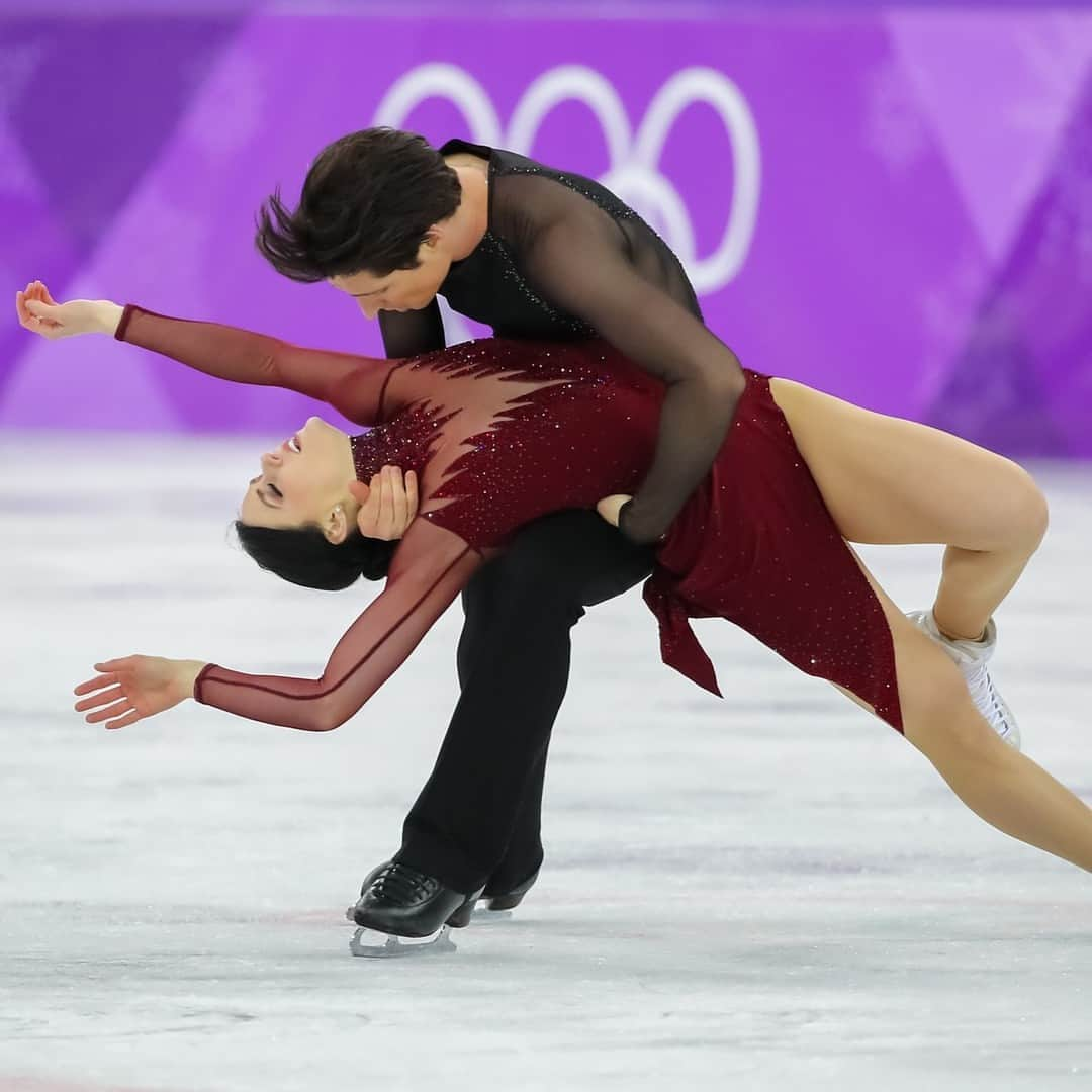 Skate Canadaさんのインスタグラム写真 - (Skate CanadaInstagram)「Happy #OlympicDay! Today we celebrate sport, health and this special event that brings so many people together ❤️  What is your number 1 memory from the Olympic Games? 👇 __________________  Bonne #journéeolympique! Aujourd'hui, nous célébrons le sport, la santé et cet événement spécial qui rassemble tant de gens ❤️  Quel est votre souvenir préféré des Jeux olympiques? 👇  📸 @gregkolz | Patrice Lapointe | Gerard Chataigneau  #skating #figureskating #iceskating #patinageartistique #olympics #letsmove」6月24日 0時32分 - skate_canada