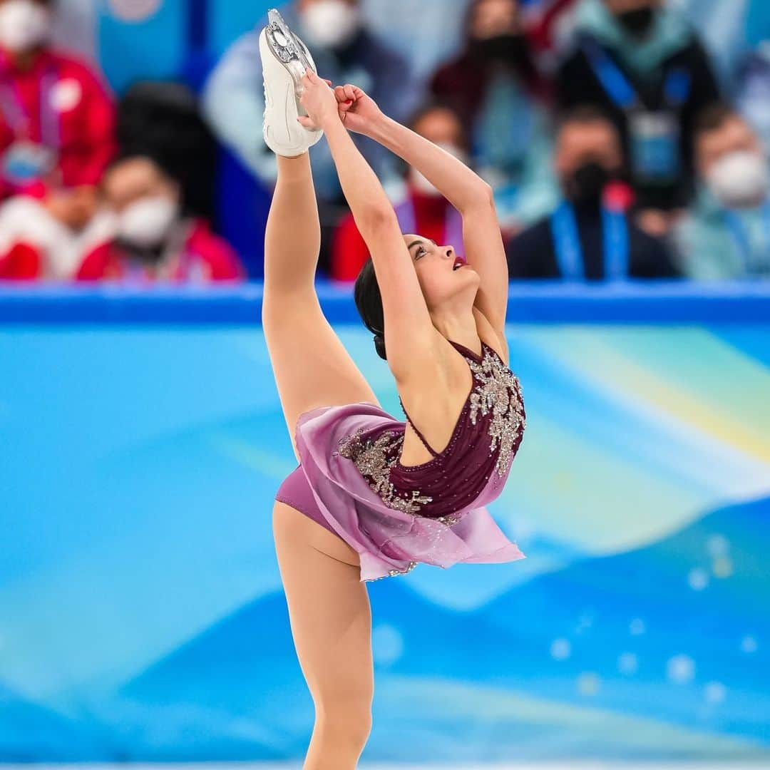 Skate Canadaさんのインスタグラム写真 - (Skate CanadaInstagram)「Happy #OlympicDay! Today we celebrate sport, health and this special event that brings so many people together ❤️  What is your number 1 memory from the Olympic Games? 👇 __________________  Bonne #journéeolympique! Aujourd'hui, nous célébrons le sport, la santé et cet événement spécial qui rassemble tant de gens ❤️  Quel est votre souvenir préféré des Jeux olympiques? 👇  📸 @gregkolz | Patrice Lapointe | Gerard Chataigneau  #skating #figureskating #iceskating #patinageartistique #olympics #letsmove」6月24日 0時32分 - skate_canada