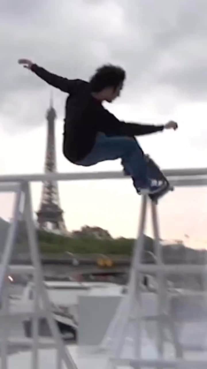 Vans Skateのインスタグラム：「Postcards from Paris. @otwbyvans 🎥: @huntfilmwork & @giovacca」
