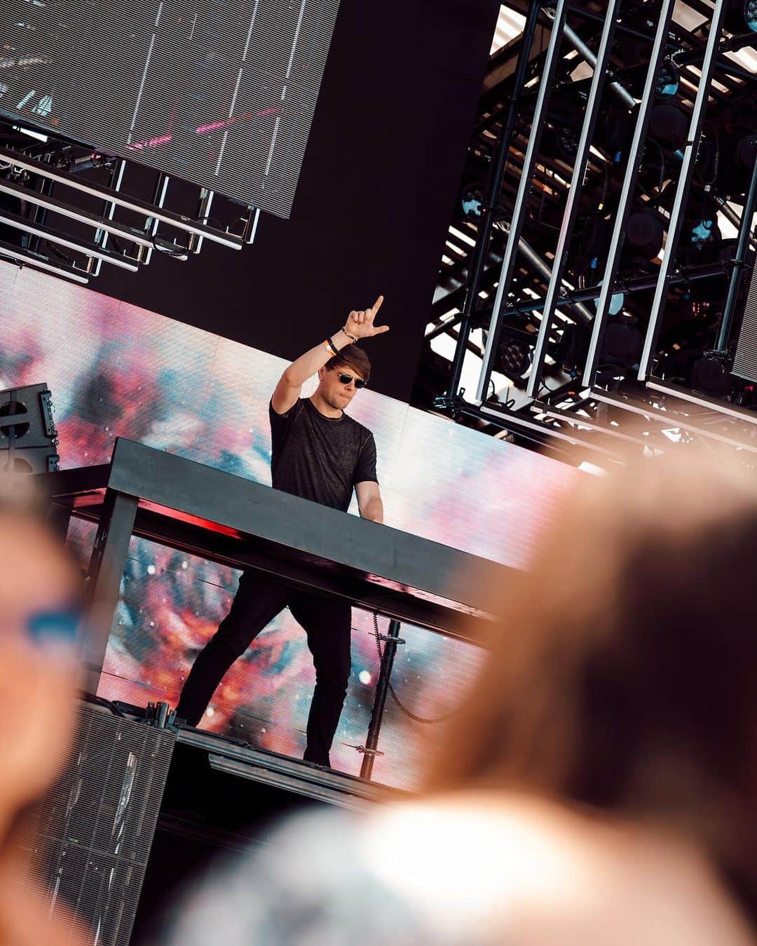 シン・コールのインスタグラム：「Great to play at Ushuaia yesterday with Martin Garrix & others! 🔥😎 back soon. #ibiza #ushuaiaibiza #ushuaia #martingarrix」