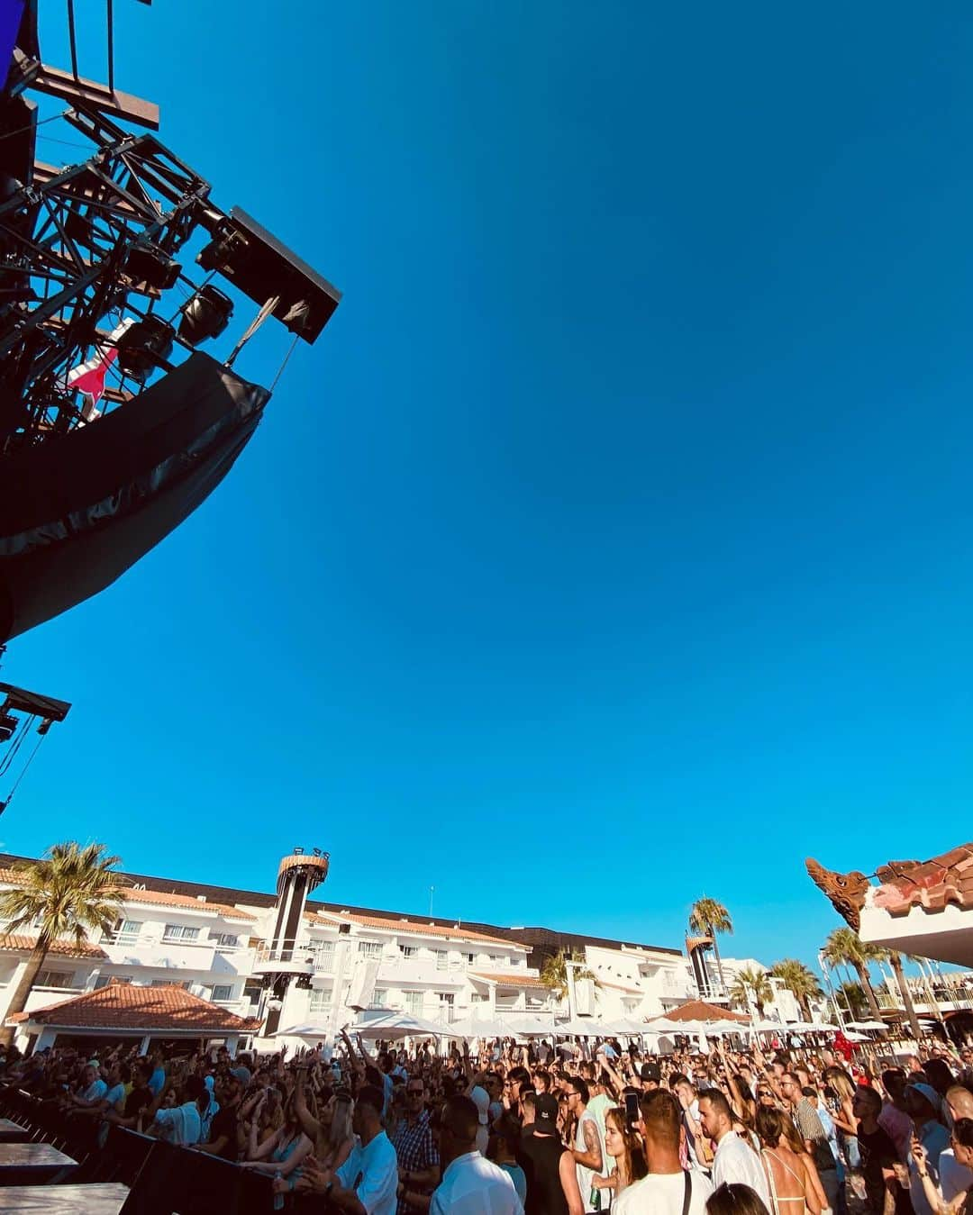 シン・コールさんのインスタグラム写真 - (シン・コールInstagram)「Great to play at Ushuaia yesterday with Martin Garrix & others! 🔥😎 back soon. #ibiza #ushuaiaibiza #ushuaia #martingarrix」6月24日 0時49分 - syncole