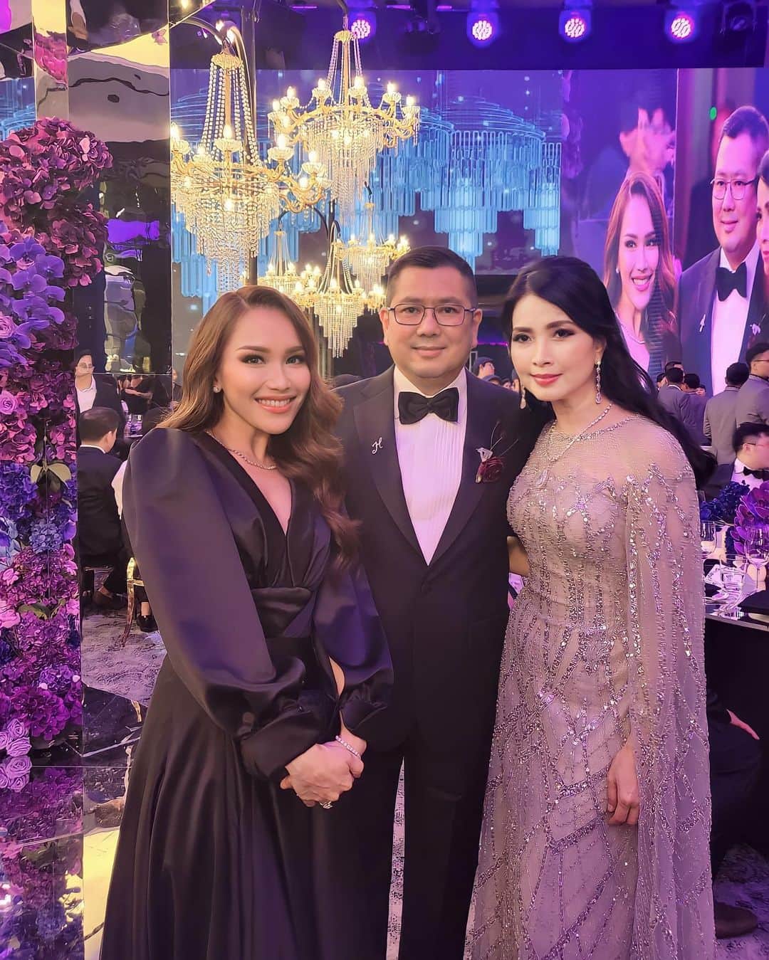 アユ・ティンティンさんのインスタグラム写真 - (アユ・ティンティンInstagram)「Ibu❤️Bapak #kevinvaleninlove」6月24日 0時50分 - ayutingting92
