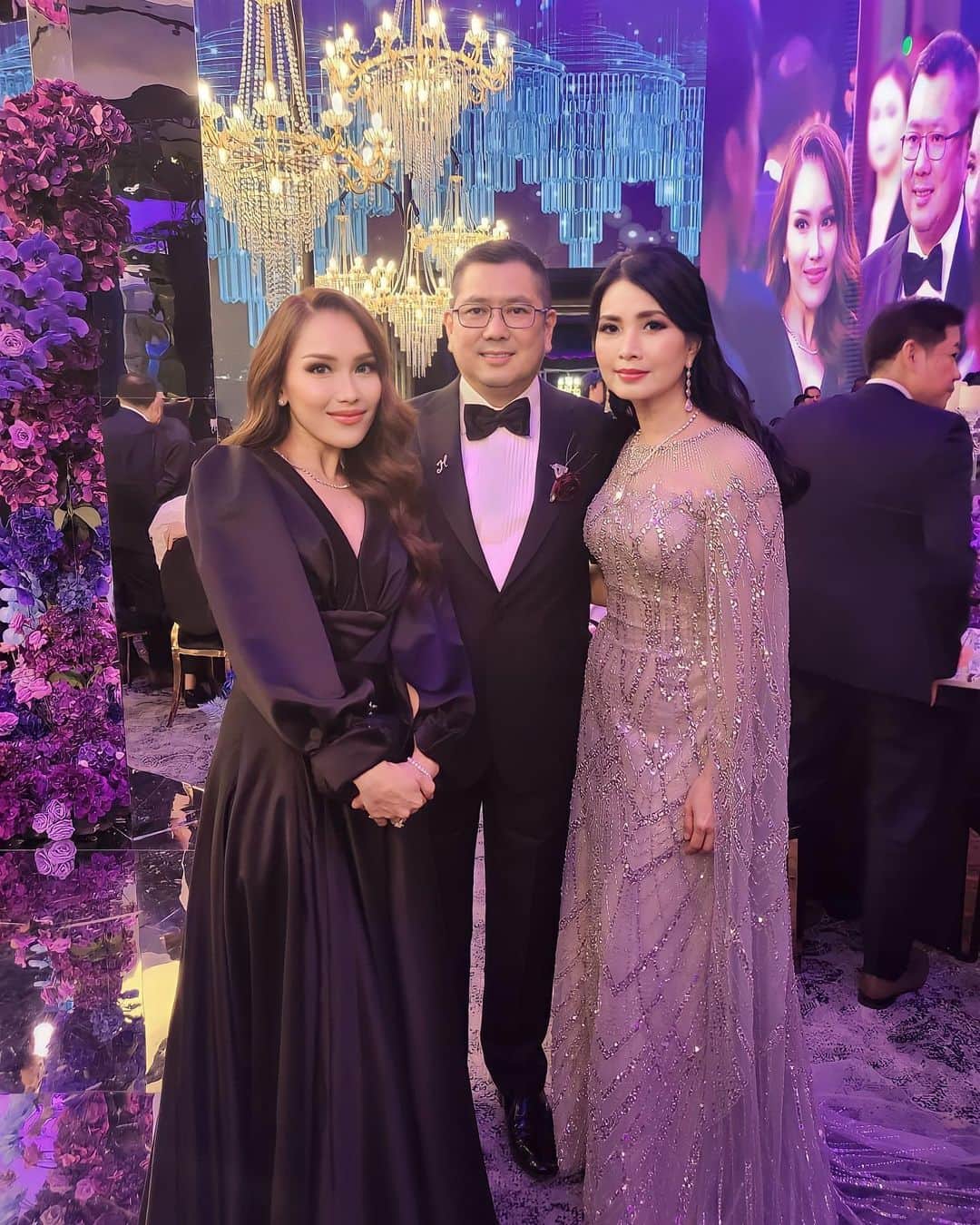 のインスタグラム：「Ibu❤️Bapak #kevinvaleninlove」