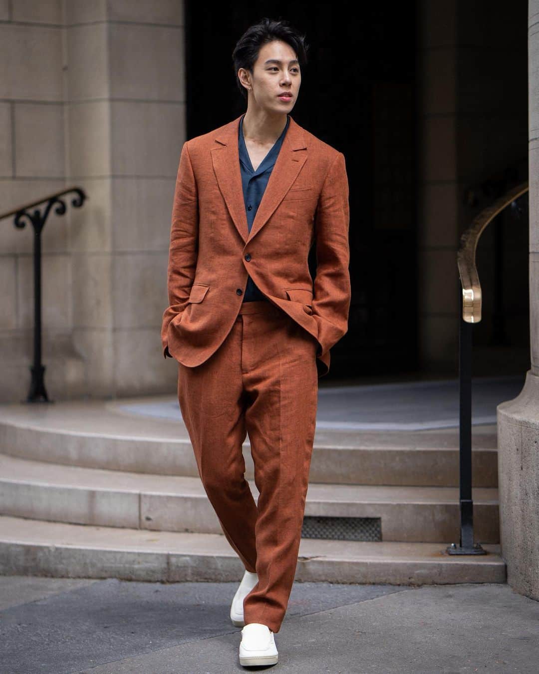 ベルルッティのインスタグラム：「- ON THE STREET: MEN'S PARIS FASHION WEEK WITH #BERLUTI -   Wandering the streets of Paris on a summery @parisfashionweek day clad in the just-unveiled Berluti Spring-Summer 2024 collection: musician and DJ @maichiehsun goes for a relaxed take on chic wearing a linen suit with the new Eden slip-ons, while @romaincosta_ plays it cool, pairing a tee and Scritto-lined jeans with the new B-Volute loafers. Meanwhile, @mathiaslefevre chooses a classic approach with a soft suede blazer over a white t-shirt and trousers, topping off his look with the new Playtime sneakers.   Photography 1,2,3,4,5,6 by @webstylestory Photography 7,8,9 by @modehunter   #pfw #summer2024」