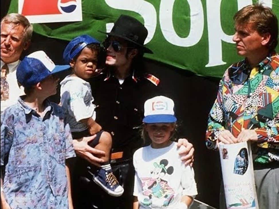 マイケル・ジャクソンのインスタグラム：「A day before the second performance of The Dangerous Tour, Michael took time out to visit Sophia Children’s Hospital in Rotterdam, Netherlands and meet with patients and their families. He donated 100,000 pounds to the hospital. #MJHumanitarian」