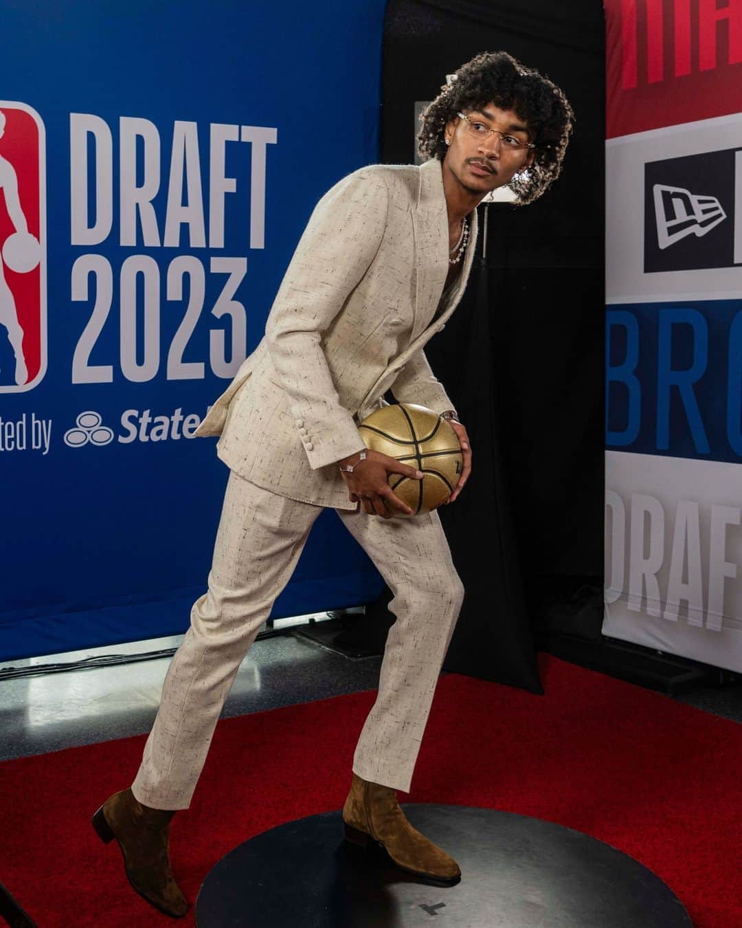 New York Times Fashionさんのインスタグラム写真 - (New York Times FashionInstagram)「At the N.B.A. draft on Thursday, top basketball talents scored points for bold looks featuring tailoring, bling and Louis Vuitton.  The fact that the N.B.A. draft occurred smack in the middle of the Paris men’s wear shows was something of a cosmically appropriate coincidence, writes chief fashion critic @vvfriedman. The draft has increasingly become one of our most watched runways, the heart of the convergence between fashion and sport that has spawned the tunnel walk and social media accounts that chronicle players’ wardrobes.  Victor Wembanyama (second photo), the No. 1 overall pick and widely touted “generational talent” from France, who wore a forest green suit from Louis Vuitton with a kimono-like jacket that wrapped at the waist and a matching forest green shirt, a large stone dangling from his neck. His only competition in the high-fashion stakes came from Kobe Bufkin (third photo), in a cream tweed double-breasted suit sans shirt, a choice that revealed a highly tuned trend antenna.  And Scoot Henderson (fourth photo) and Gradey Dick (first photo), were certainly the most bedazzled athletes of the night. Dick’s turtleneck and zoot suit jacket, both covered in red sequins, got him compared to Zoolander and Siegfried and Roy on social media. As a choice, the sequins were mocked and praised in equal measure, but either way they were impossible to ignore.  Tap the link in our bio to see more looks from the N.B.A. draft. Photos by @hiroko.masuike」6月24日 1時10分 - nytstyle