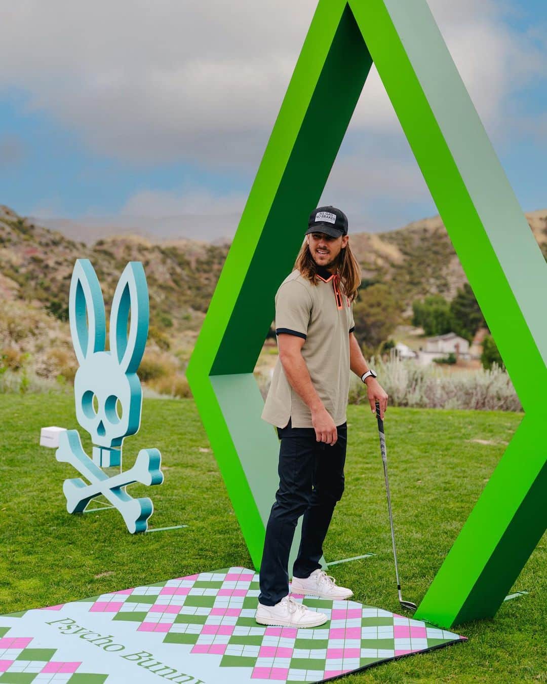 HYPEBEASTさんのインスタグラム写真 - (HYPEBEASTInstagram)「@psychobunny brought its colorful touch to this year’s Hypegolf Invitational in LA. At the 7th hole, guests turned up to enjoy an activation filled with the brand’s signature colors that brought the tournament to life. Not only was there a fun gifting suite, but participants also had the chance to win an exclusive limited-edition PB golf bag by participating in the Bunny hole-in-one challenge. It was a fun-filled day with Psycho Bunny on the course as they brought the party and the prizes to all. #psychobunny #sponsored」6月24日 2時02分 - hypebeast