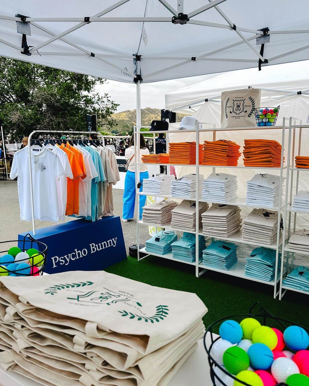 HYPEBEASTさんのインスタグラム写真 - (HYPEBEASTInstagram)「@psychobunny brought its colorful touch to this year’s Hypegolf Invitational in LA. At the 7th hole, guests turned up to enjoy an activation filled with the brand’s signature colors that brought the tournament to life. Not only was there a fun gifting suite, but participants also had the chance to win an exclusive limited-edition PB golf bag by participating in the Bunny hole-in-one challenge. It was a fun-filled day with Psycho Bunny on the course as they brought the party and the prizes to all. #psychobunny #sponsored」6月24日 2時02分 - hypebeast