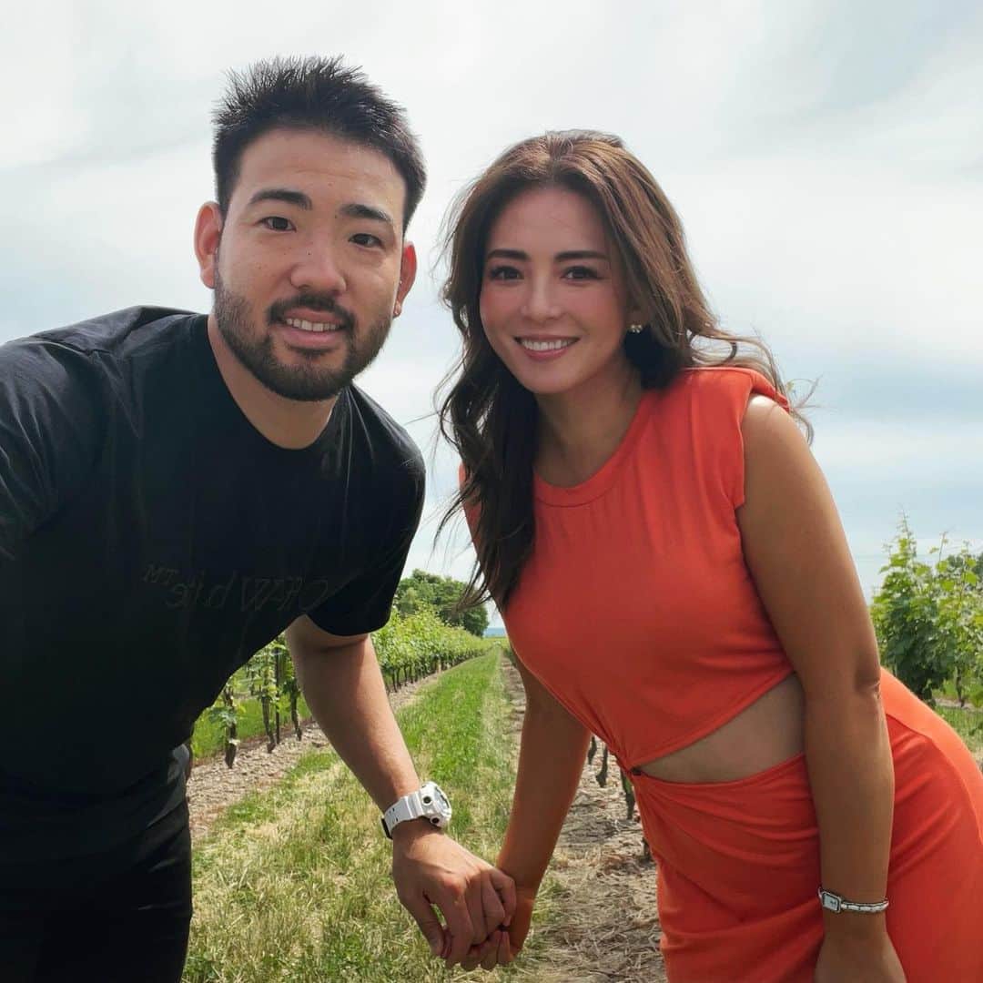 深津瑠美のインスタグラム：「Cheers to 37 years🥂 It's also the day we had our marriage registered 7 years ago.Let’s make many more dreams come true together🧡」