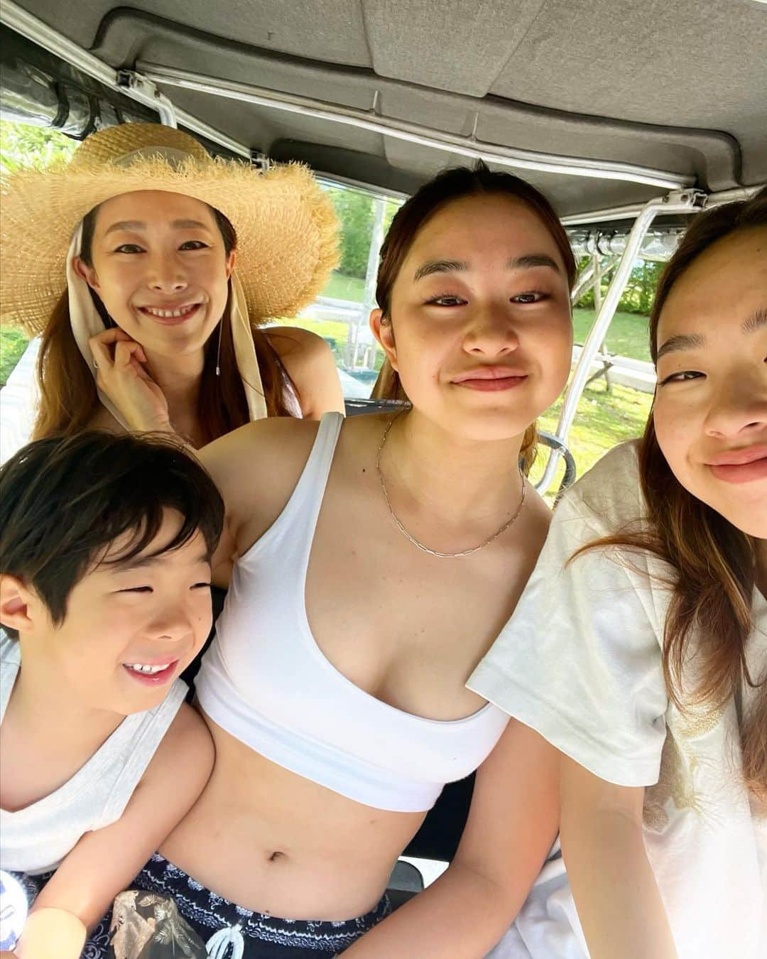 山城葉子さんのインスタグラム写真 - (山城葉子Instagram)「. Asia trip🇹🇭🇮🇩  ひなウタ仁くん 3人揃って嬉しいねぇ👦👱‍♀️👱‍♀️」6月24日 13時05分 - yokoyamashiro