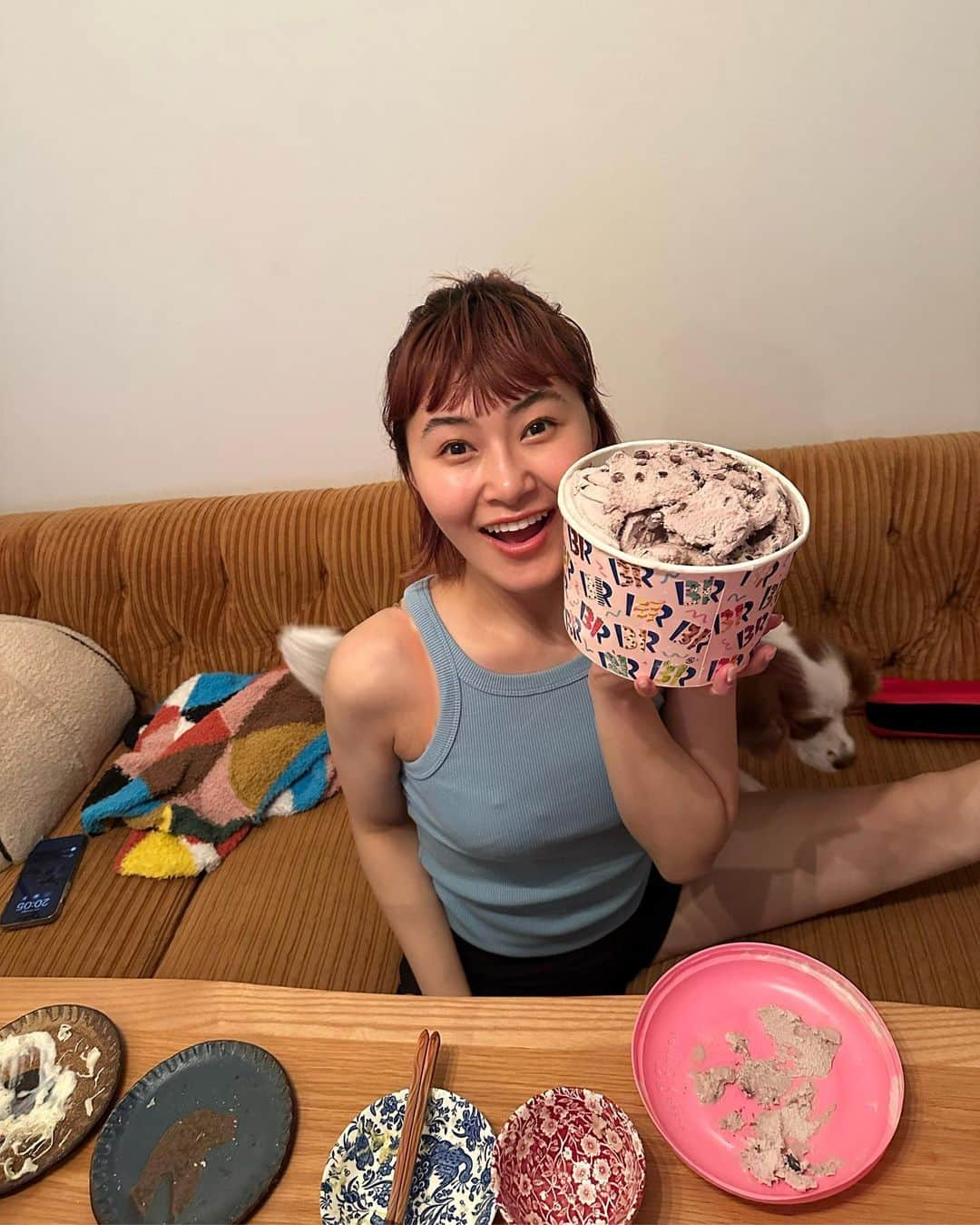 村上佳菜子さんのインスタグラム写真 - (村上佳菜子Instagram)「ついに手を出しました🖐️ 31のあずきが一番大好きな佳菜子ですが、 ついにファミリーパックに手を出しました🖐️♡ うんまぁ♡ . . . #アイスクリーム #icecream #冰淇淋  @31icecream_japan  #スイーツ #sweets #糖果  #instagood  #데일리　#좋아요　#팔로우　 #패션　 #데일리룩　#오오티디  #셀카　#穿搭日常 #커피　#카페」6月24日 11時34分 - kanako_m_official