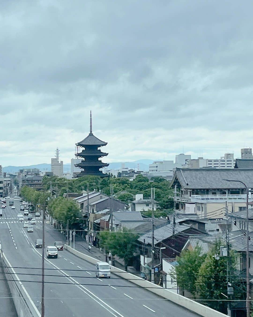 坂下千里子のインスタグラム：「新幹線から見えるこの景色🫰 . . #時差投稿 #時差スタグラム #kyoto #京都」