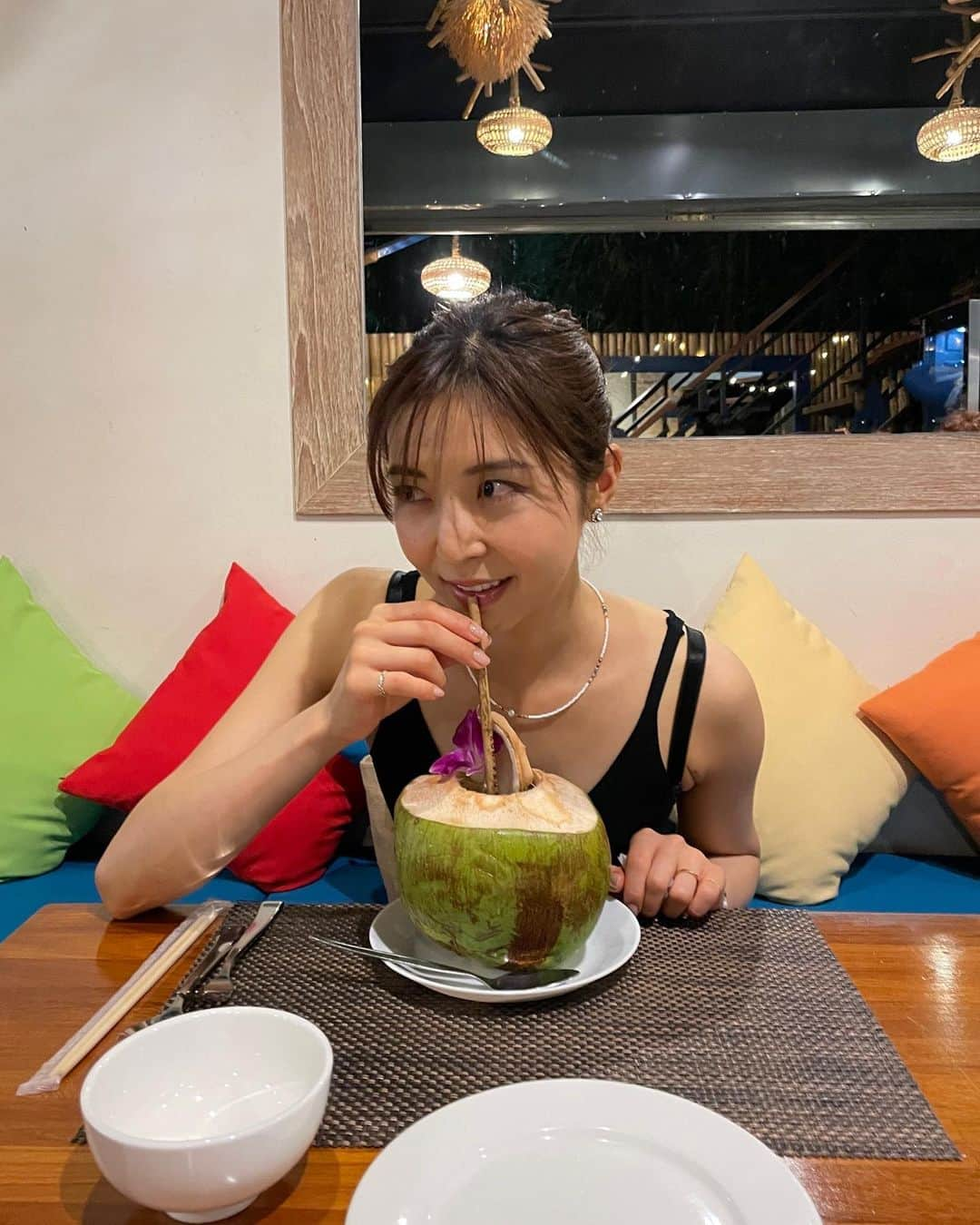 芝彰子さんのインスタグラム写真 - (芝彰子Instagram)「🍽️😋🦐🌿  タイ料理は裏切らない♡  愛して止まないソムタム。  . .」6月24日 11時51分 - akiaki1221