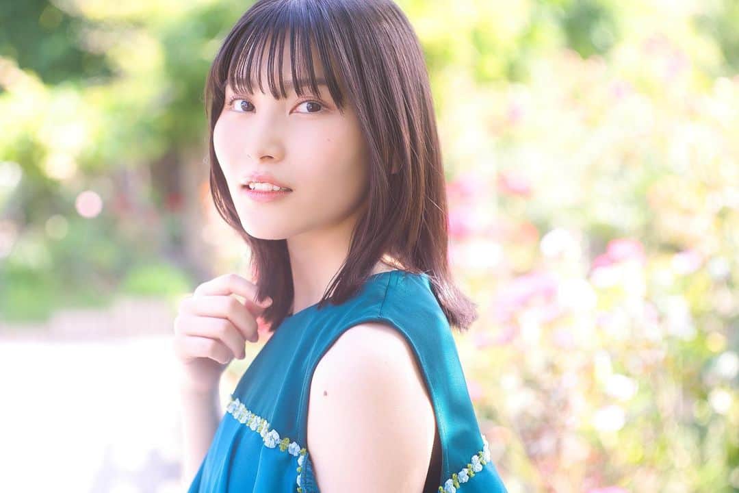 のインスタグラム：「ご報告です✨  この度事務所を移籍し、トキエンタテインメントに所属することになりました。  私自身の可能性をもっと広げるために挑戦していくこと、 そして変わらずAKB48としての応援もよろしくお願いします☺️🍀  綺麗な写真撮っていただけたの嬉しすぎました！」