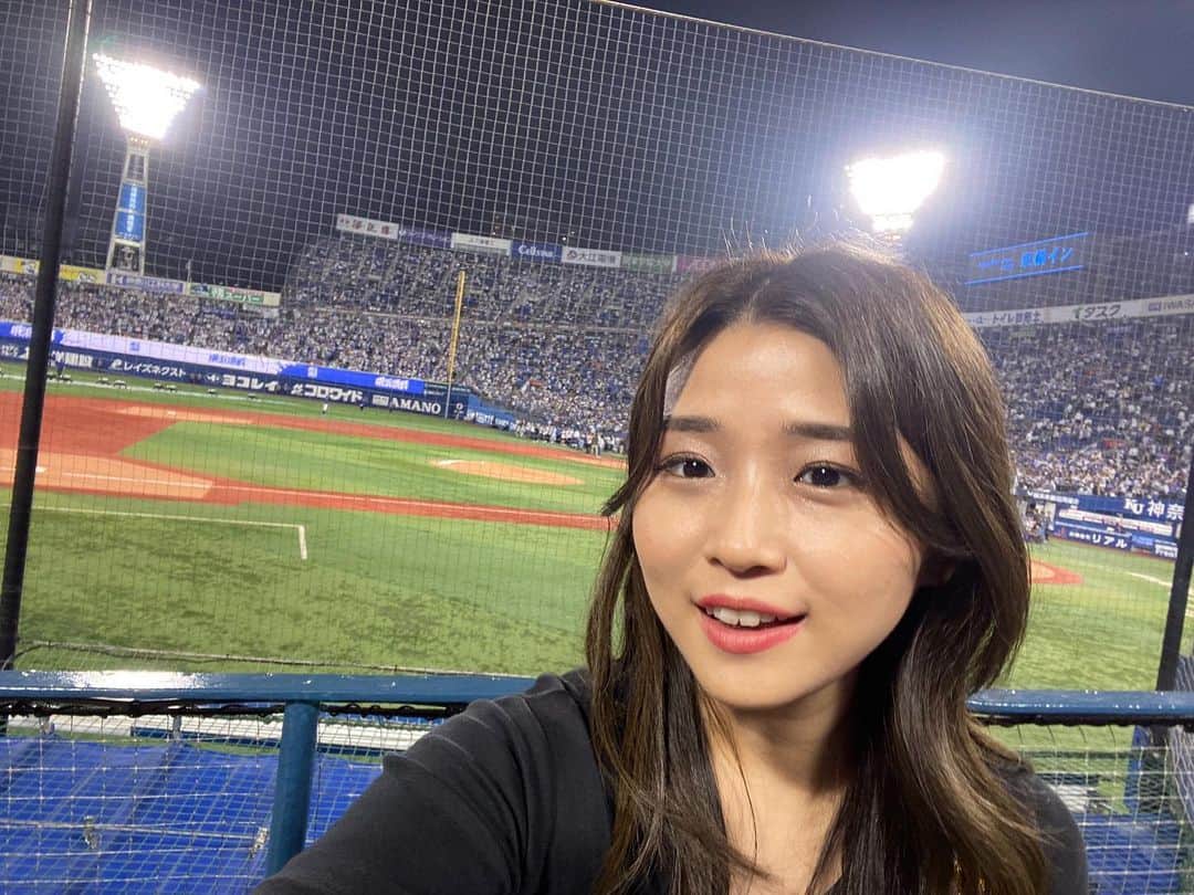 河野万里奈のインスタグラム：「昨日の #河野監督の野球活動 DeNAvs.阪神を観に行きました🐹🐯 #hanshin #baystars  追い込まれてからレフト前に運んだ森下選手の下半身の粘り！そして大山選手の弾丸ライナーホームラン！どんな場面でもさすがの集中力😭 ソト選手のホームランは実にソト選手らしく、私が #ソトbot になった理由がつまっていました…🙏」