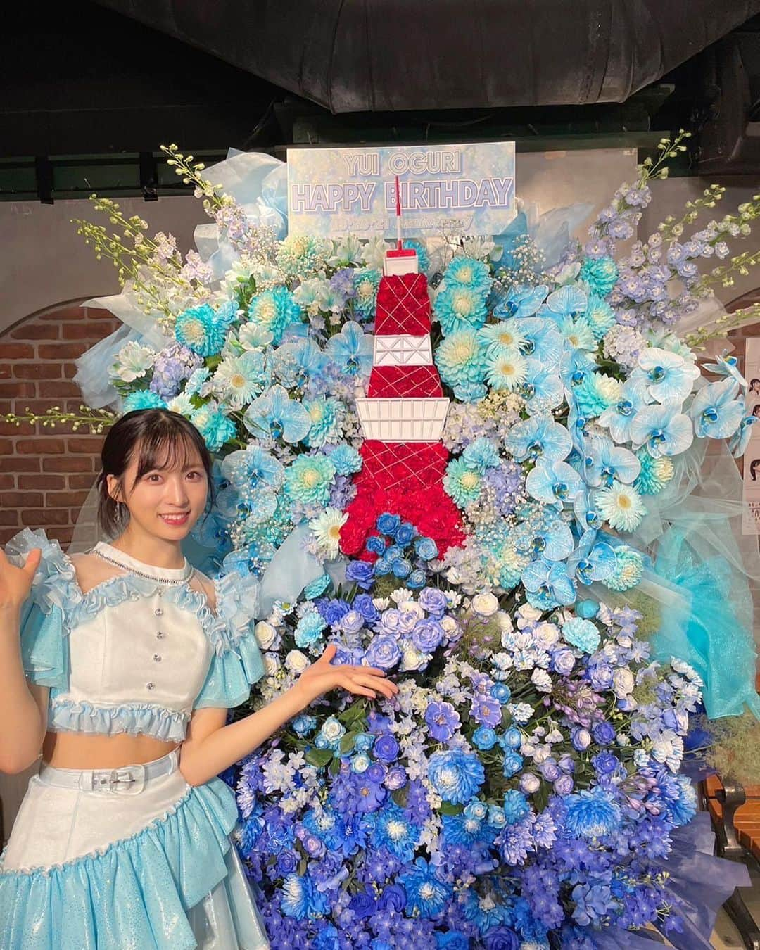 小栗有以のインスタグラム：「しあわせ！！！ みんなありがとう！！🥰🎤🩵  #akb48劇場 #アイドルの夜明け公演 #21歳  #生誕祭」