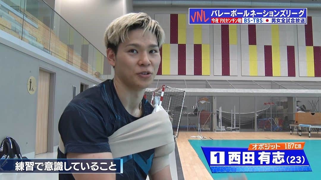 のインスタグラム：「. /／ #ネーションズリーグ2023 今夜7時30分〜BS-TBSで生中継📺 男子第8戦 vsアルゼンチン🇦🇷 \＼  左のエース #西田有志 選手に アルゼンチン戦勝利へのカギを聞きました🌟  #龍神NIPPON 🇯🇵 フランスラウンド最終戦🔥 応援よろしくお願いします💪  #VNL2023  #ツナゲキズナ 👐」