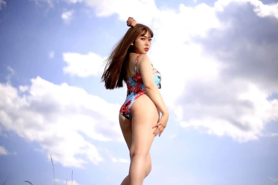 ちゃたさんのインスタグラム写真 - (ちゃたInstagram)「海行きたいけど🏖️焼けるのはヤダッ🌊✨🌻🤣❤️  📷@q3_desu  🏷️@photostyle_japan   #空撮 #instalove #follow #グラビア #扎心了 #like #tokyo #むちむち女子 #style #photo#海コーデ #ケツスタグラム🍑  #instagravure #portrait#ダイエット女子 #YouTube #YouTuber #model#Japanesegirl #photooftheday #tbt #igers #instadaily#lookgoodfeelgood #日系穿搭 #ビキニ #水着 #お尻好き #legs #ビキニガール」6月24日 4時00分 - c.h.a.t.a.13
