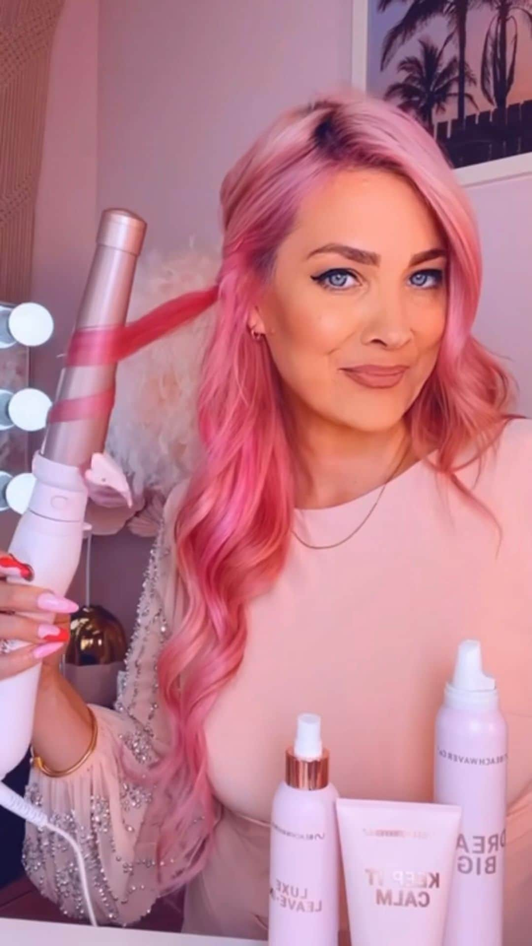 オードリナ・パトリッジのインスタグラム：「When your brand is literally #pink 🎀💕🌸 Happy National Pink Day! Sharing all of our favorite PINK Beachwaver products with you, and guess what, they are on sale all weekend too! Live your best pink life ✌️💕  #pink #pinkaesthetic #pinkproducts #nationalpinkday #girlpower #barbiepink #barbievibes #barbiehair #hairstyle #hairtutorial #hairinspo」