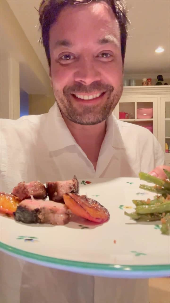 のインスタグラム：「Grilling out with peaches, peaches, peaches, peaches, peaches.」