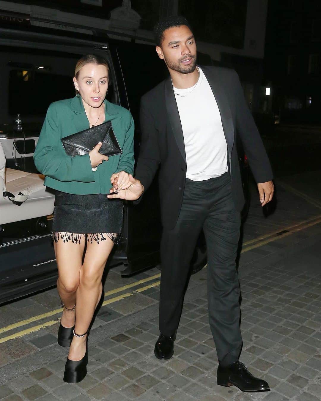 Just Jaredさんのインスタグラム写真 - (Just JaredInstagram)「Rege-Jean Page and longtime girlfriend Emily Brown were spotted on a date night in London on Thursday and we have all the rare new photos on JustJared.com. #RegeJeanPage #EmilyBrown Photos: Backgrid」6月24日 5時00分 - justjared