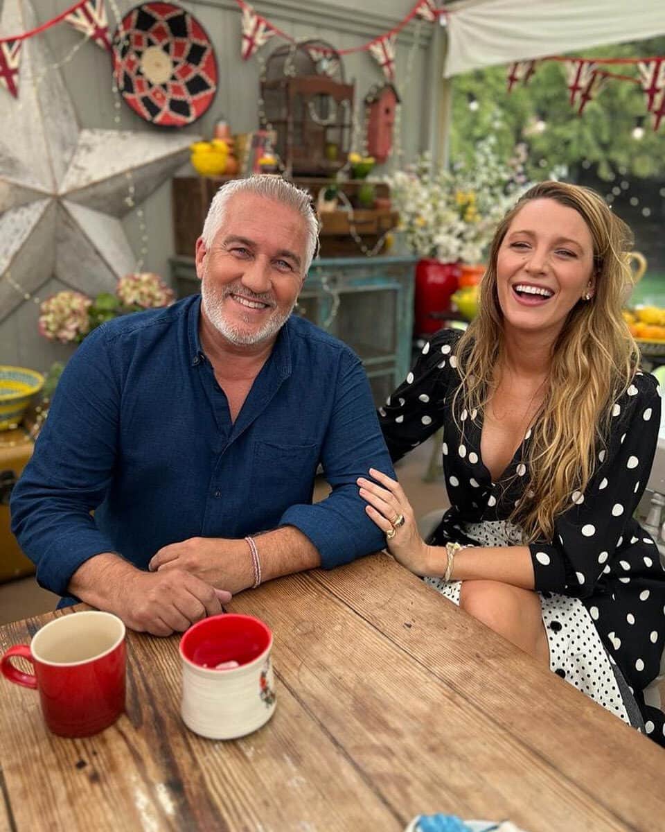 E! Onlineさんのインスタグラム写真 - (E! OnlineInstagram)「Spotted: the on-set appearance we didn't know we needed. 😍 Link in bio for more on Blake Lively and Ryan Reynolds' visit to the #GreatBritishBakeOff. (📷: Instagram)」6月24日 5時00分 - enews
